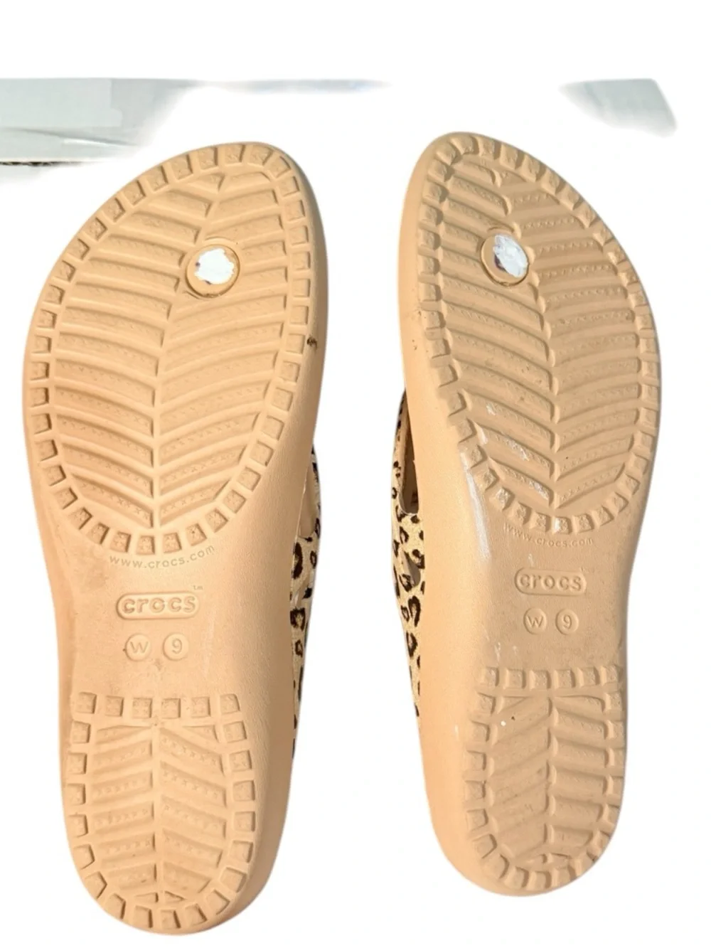 Croc’s Women’s Kadee 11 Leopard Print Flip Flop - Picture 7 of 7